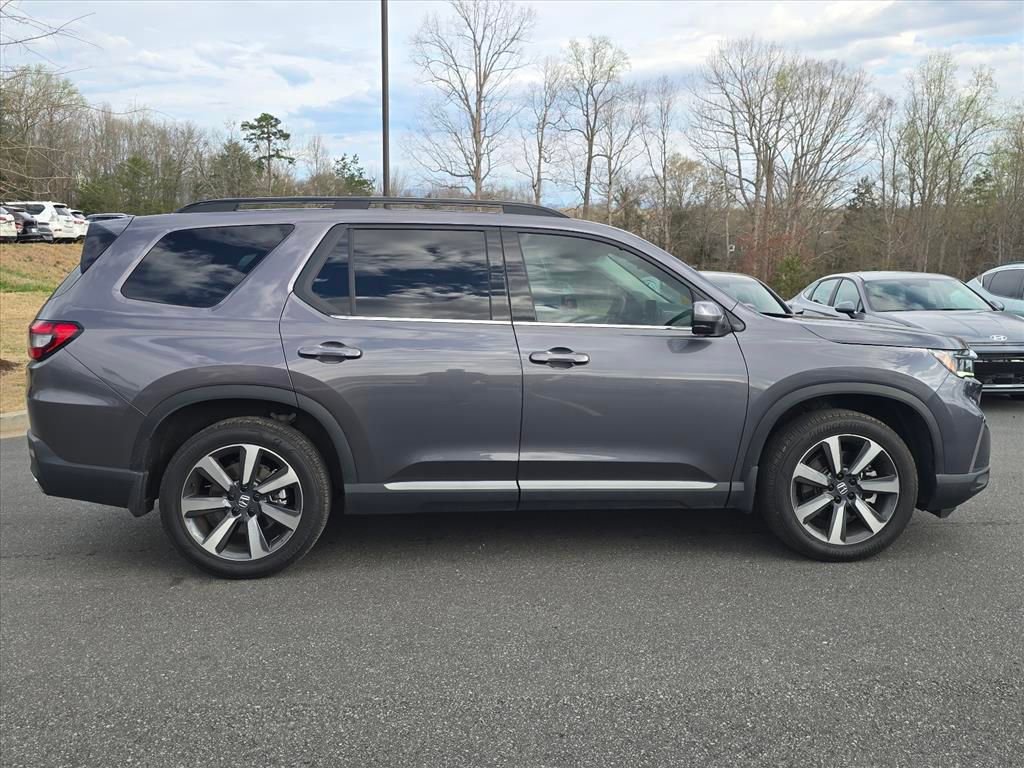Used 2023 Honda Pilot Elite image 2