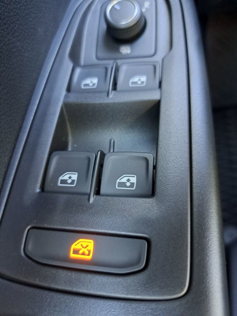 New 2026 Volkswagen Taos SE image 18