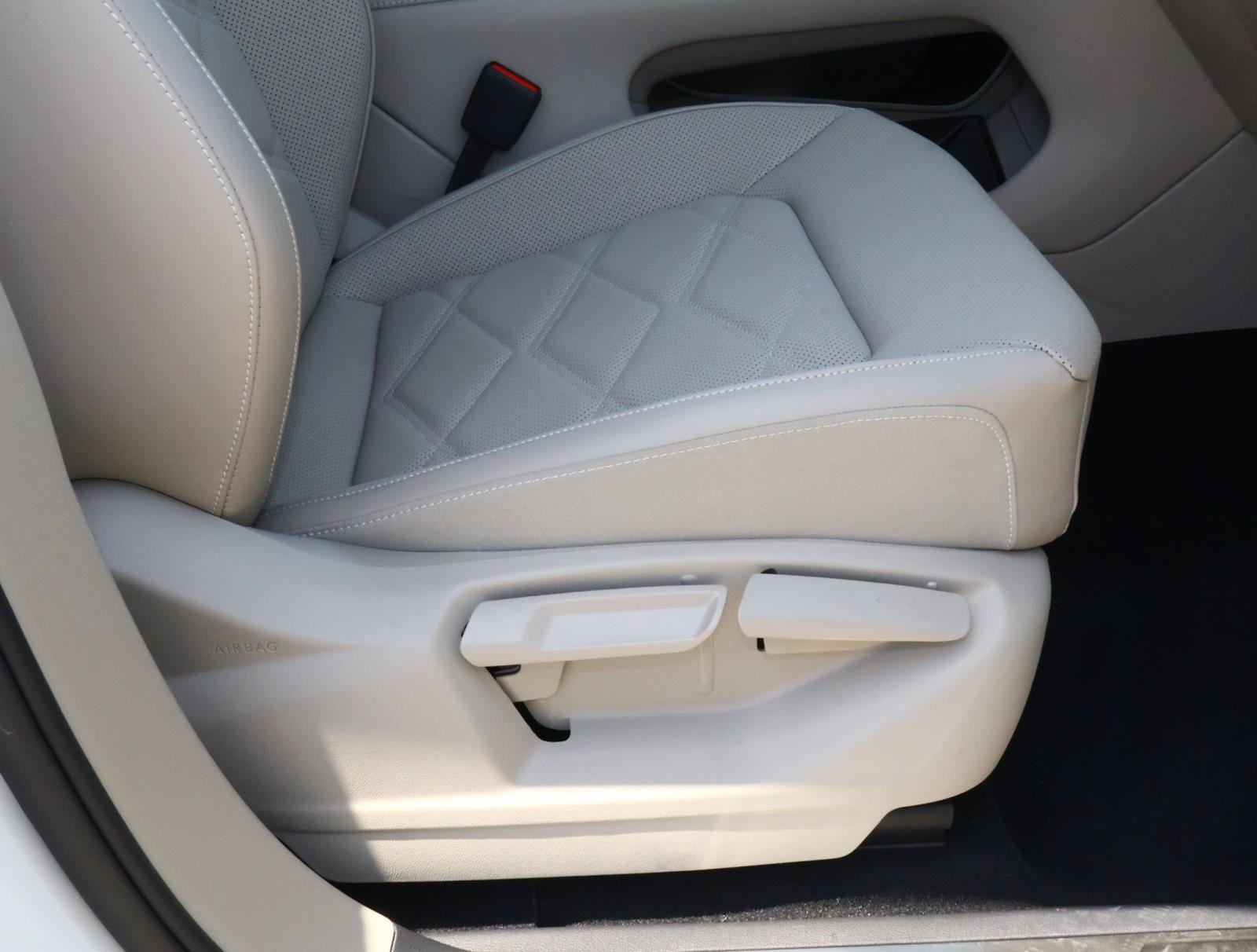 Used 2025 Volkswagen Atlas SE FWD image 18