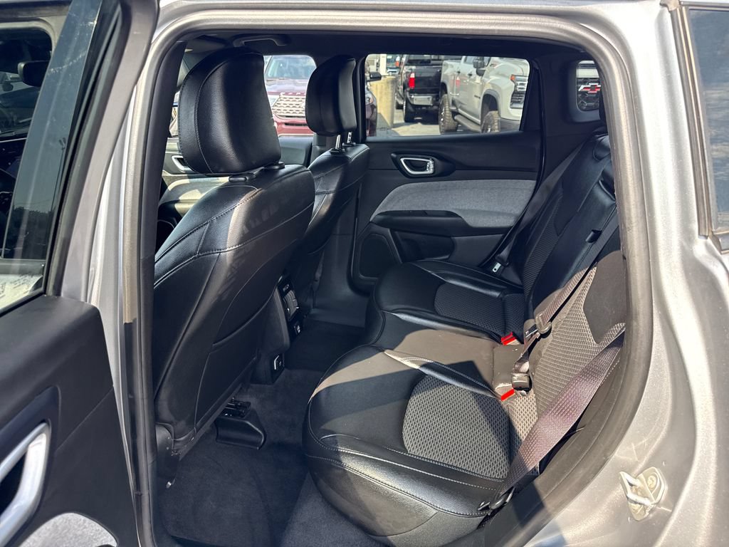 Used 2024 Jeep Compass Latitude AWD/4WD image 14