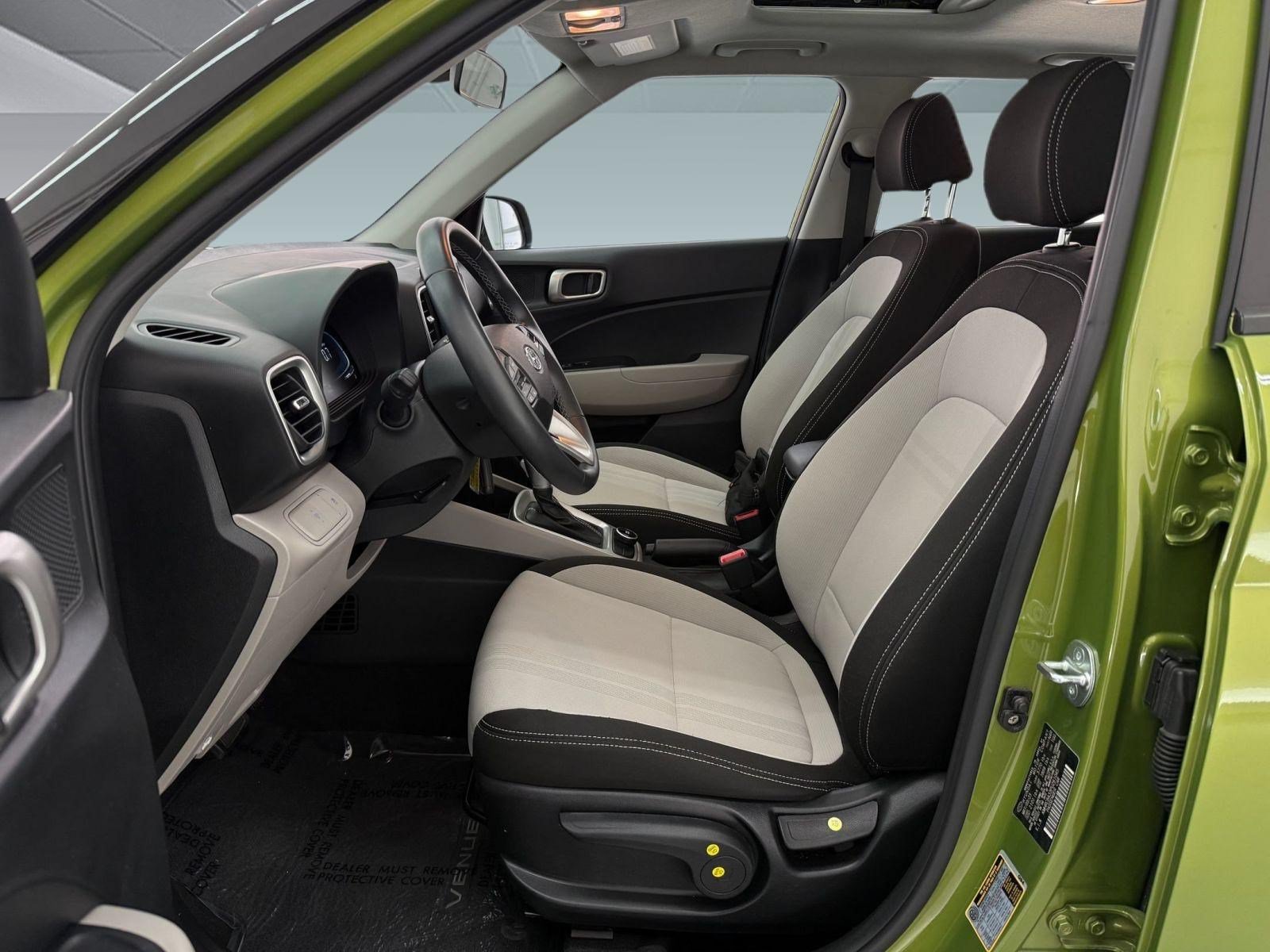 Used 2023 Hyundai Venue SEL FWD image 5