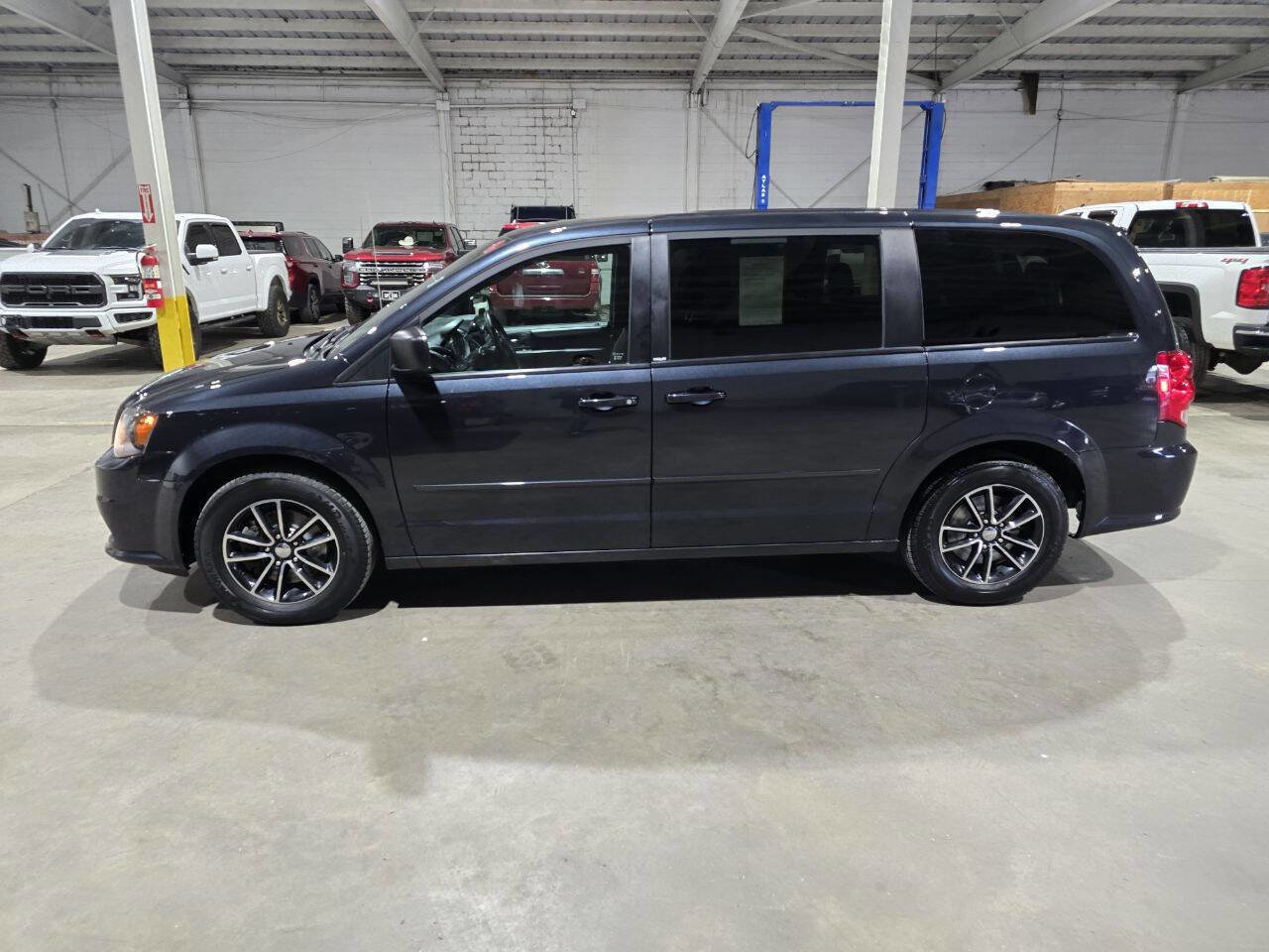 Used 2014 Dodge Grand Caravan SE w/ Quick Order Package 29E SE FWD image 4