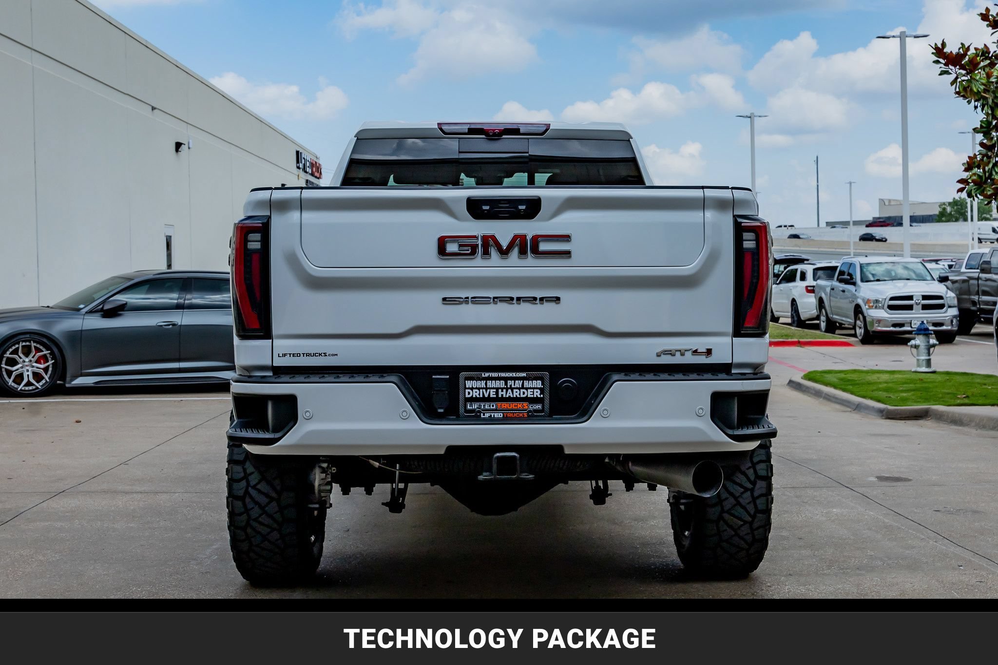 Used 2025 GMC Sierra 2500 AT4 w/ AT4 Premium Plus Package AWD/4WD image 8