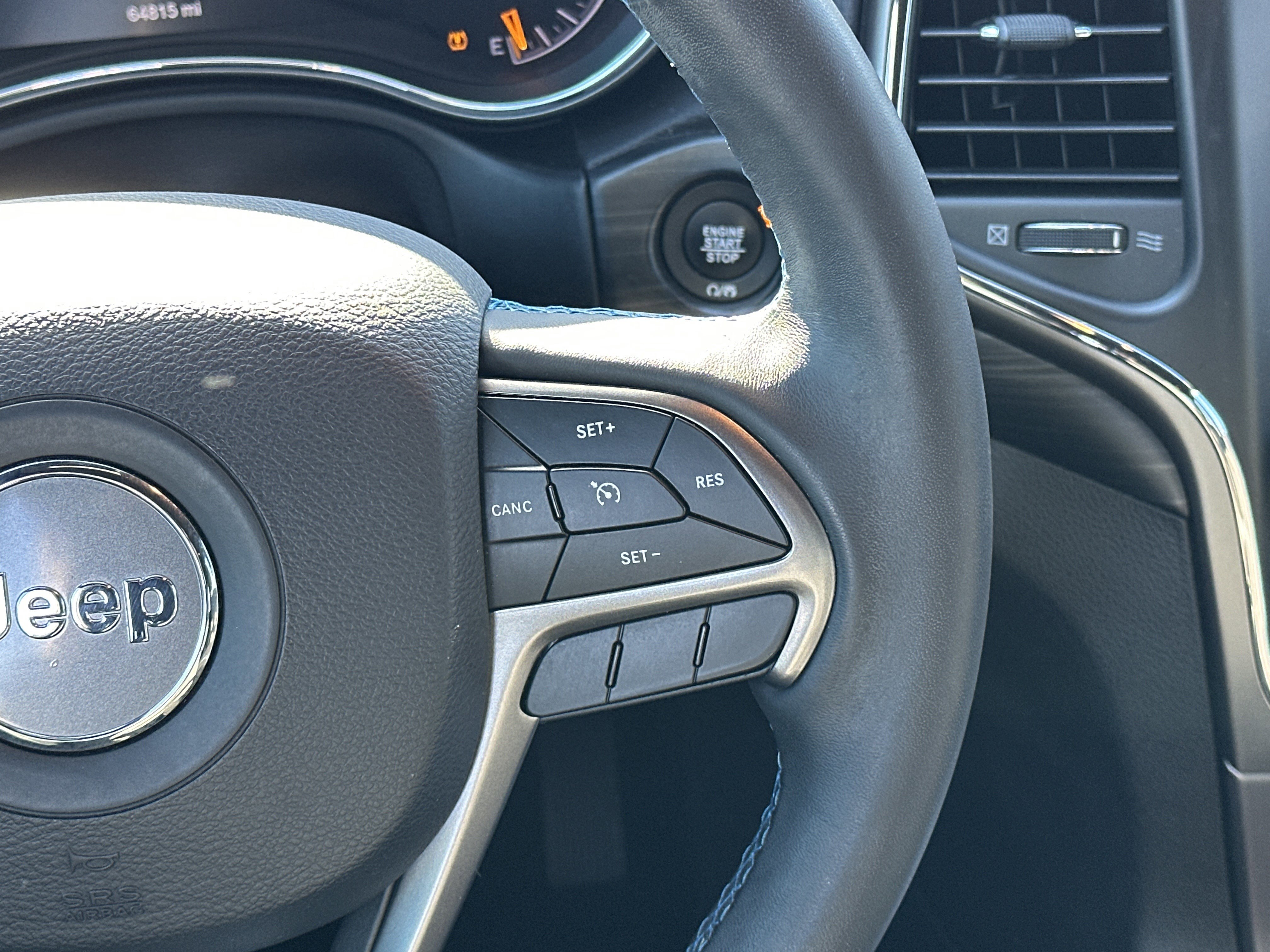 Used 2019 Jeep Grand Cherokee Laredo image 27