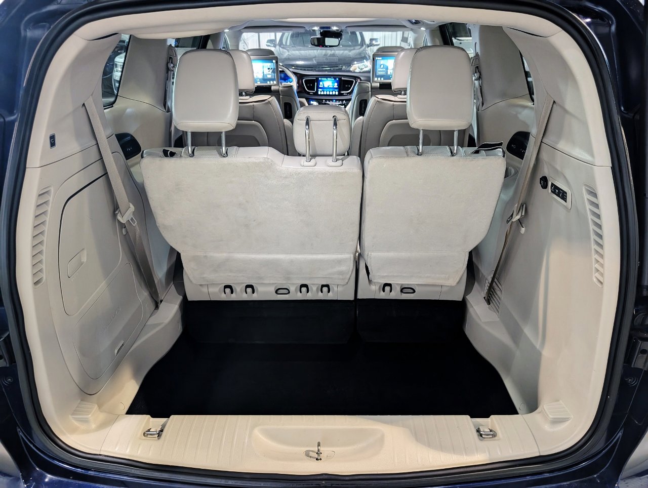 Used 2017 Chrysler Pacifica Limited image 27