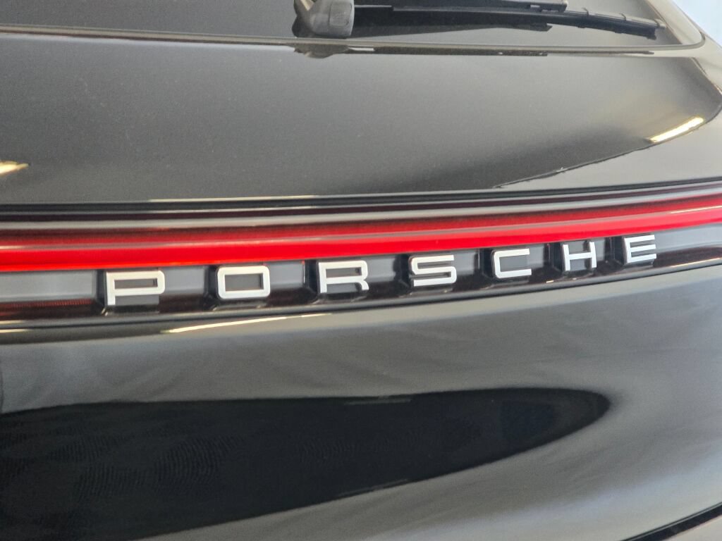 Certified 2026 Porsche Macan AWD/4WD image 32