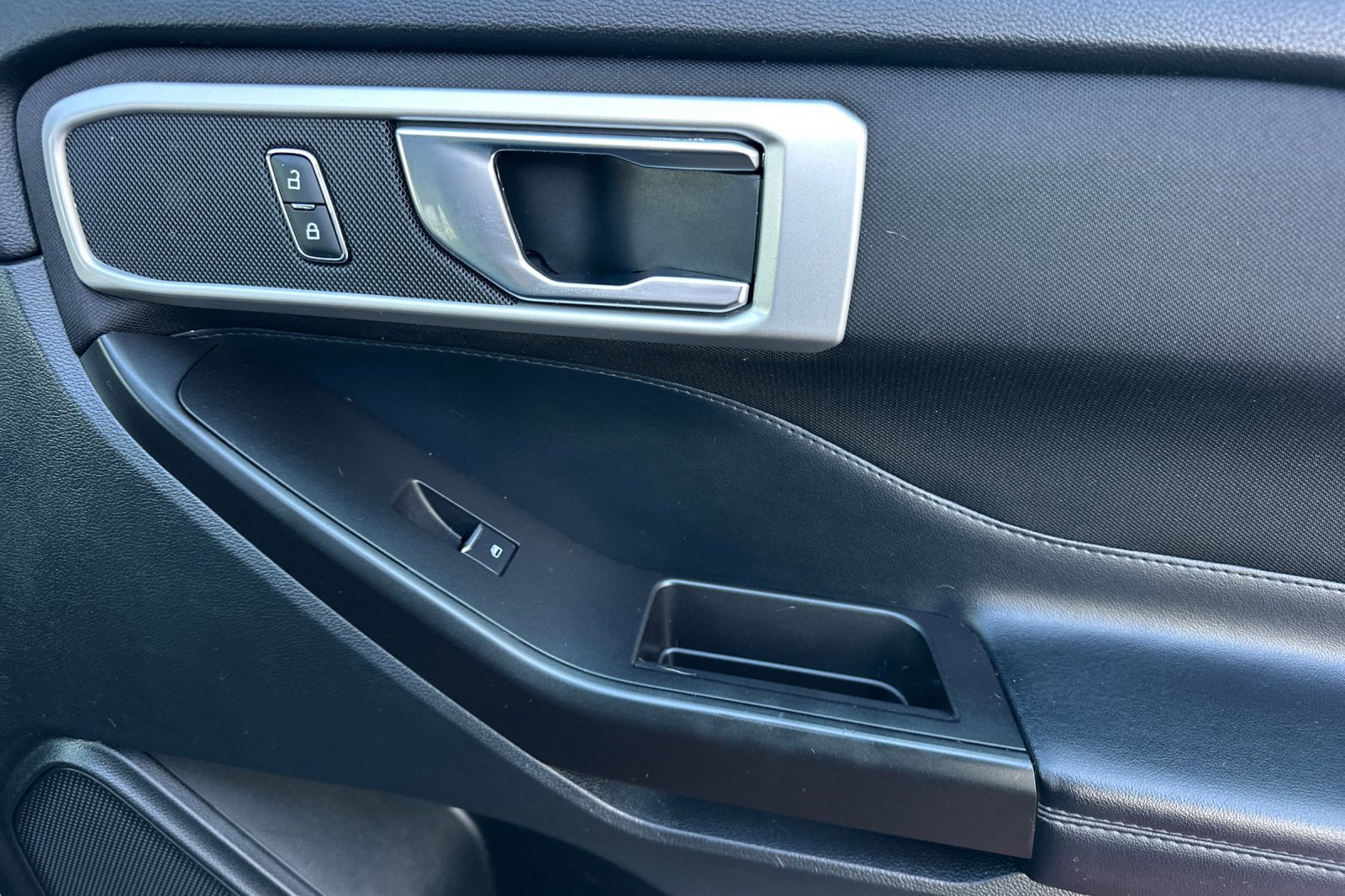 Used 2020 Ford Explorer XLT image 23