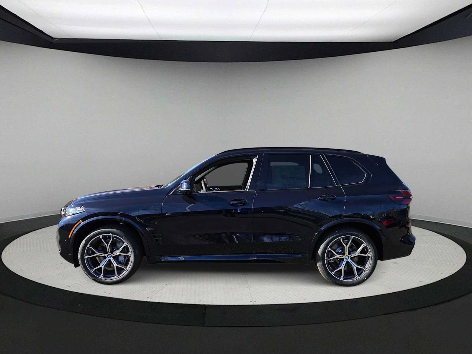 Used 2026 BMW X5 xDrive50e w/ M Sport Package AWD/4WD image 5