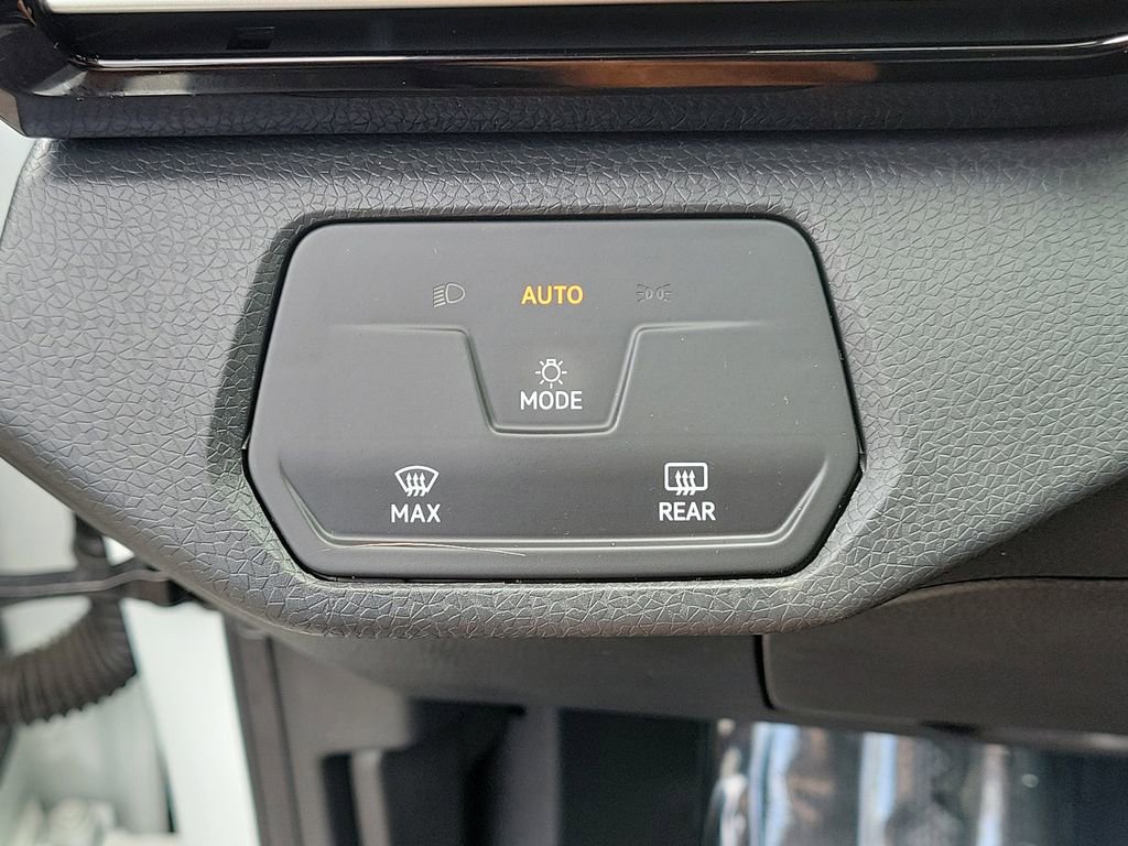 Used 2024 Volkswagen ID.4 Pro image 27