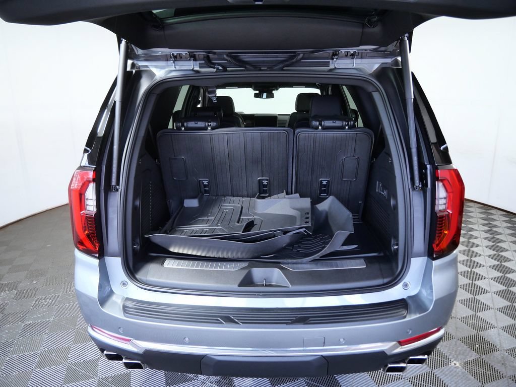 Used 2025 GMC Yukon Denali w/ Sun & Power Step Package AWD/4WD image 9
