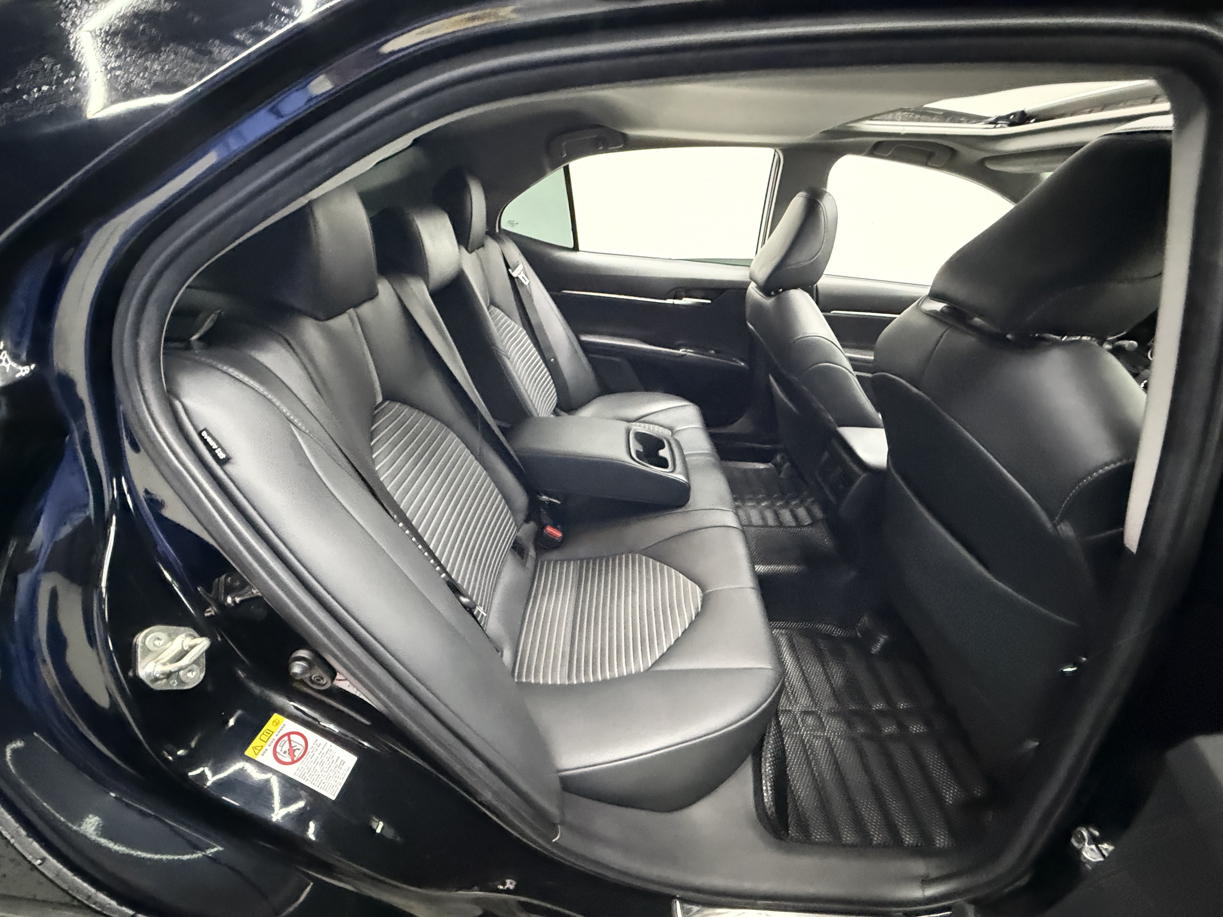 Used 2019 Toyota Camry SE FWD image 22