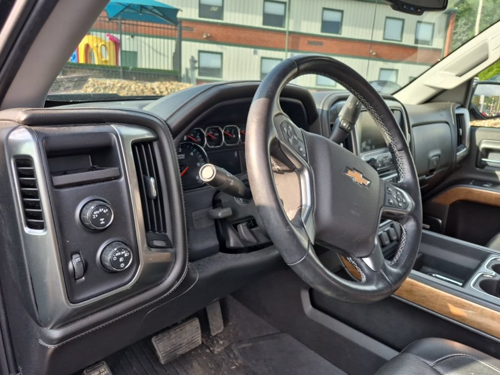 Used 2018 Chevrolet Silverado 1500 LTZ w/ Sport Package AWD/4WD image 10