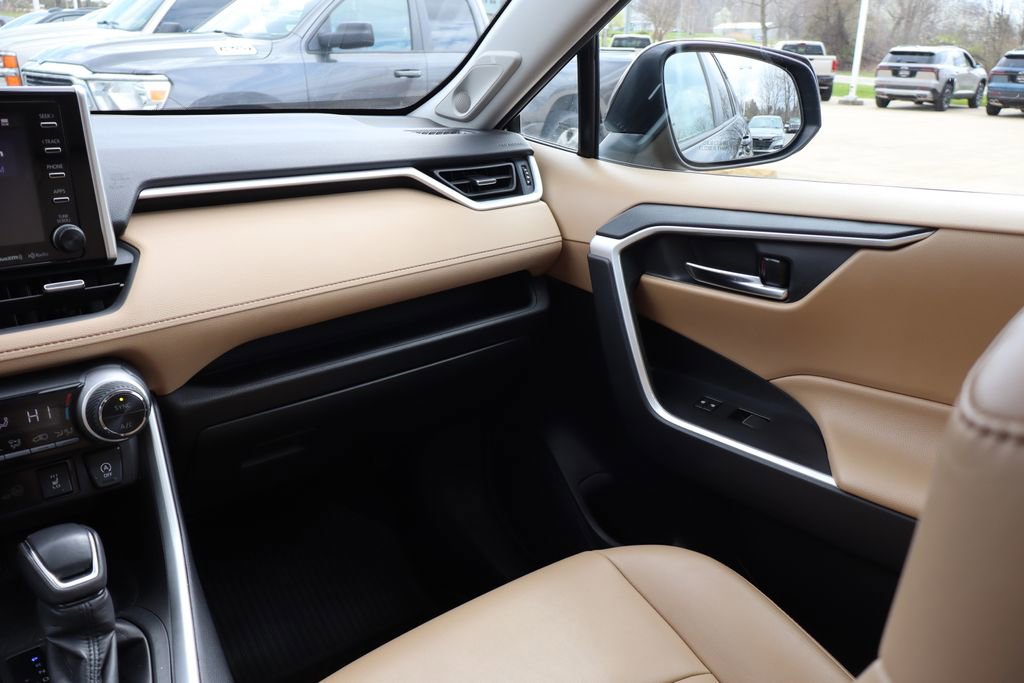 Used 2020 Toyota RAV4 XLE Premium image 42