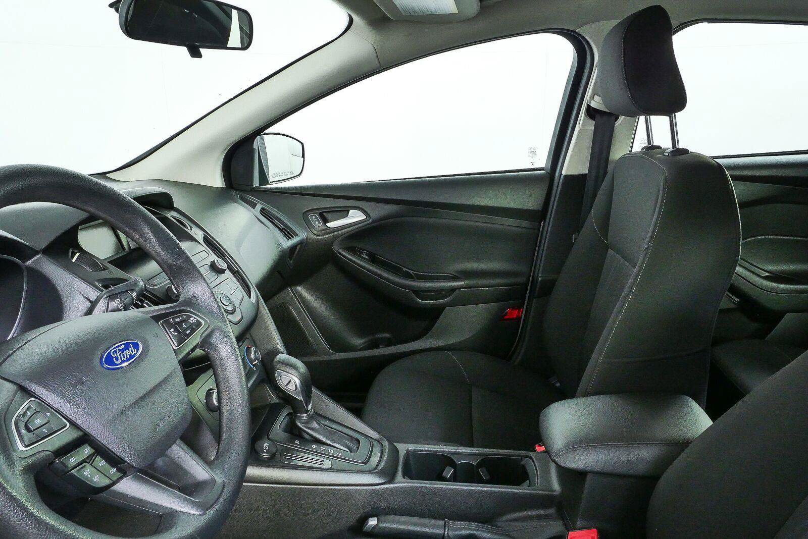Used 2018 Ford Focus SE FWD image 9