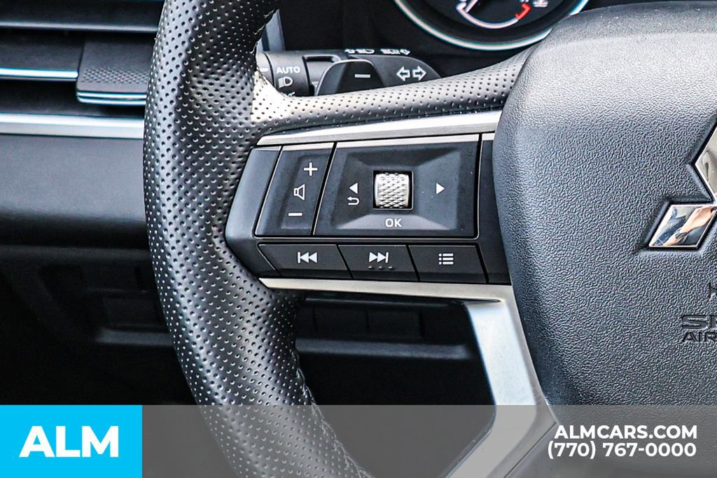 Used 2025 Mitsubishi Outlander SE image 37