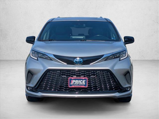 Used 2021 Toyota Sienna XSE w/ XSE Plus Package FWD image 2