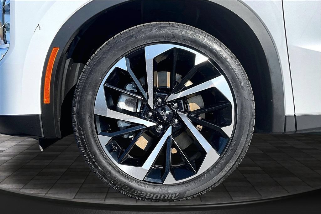 Used 2024 Mitsubishi Outlander 4WD Plug-In Hybrid image 9