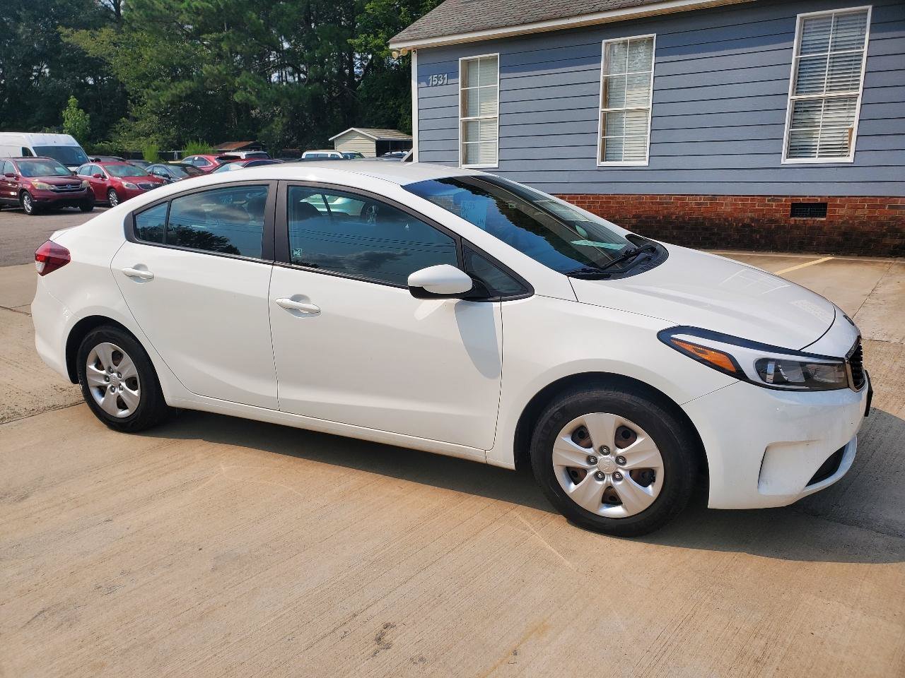 Used 2017 Kia Forte LX FWD image 3