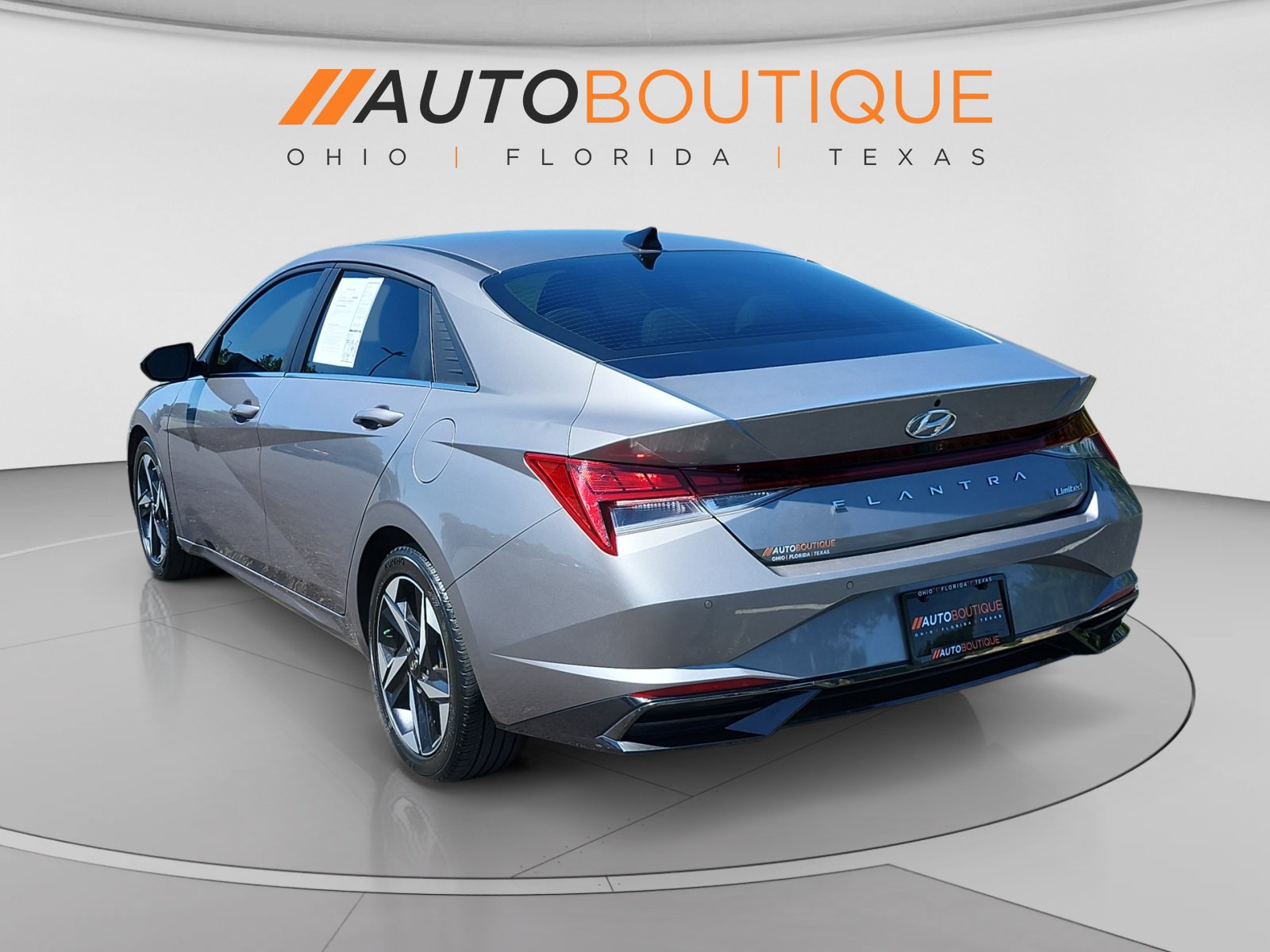 Used 2023 Hyundai Elantra Limited w/ Cargo Package FWD image 3