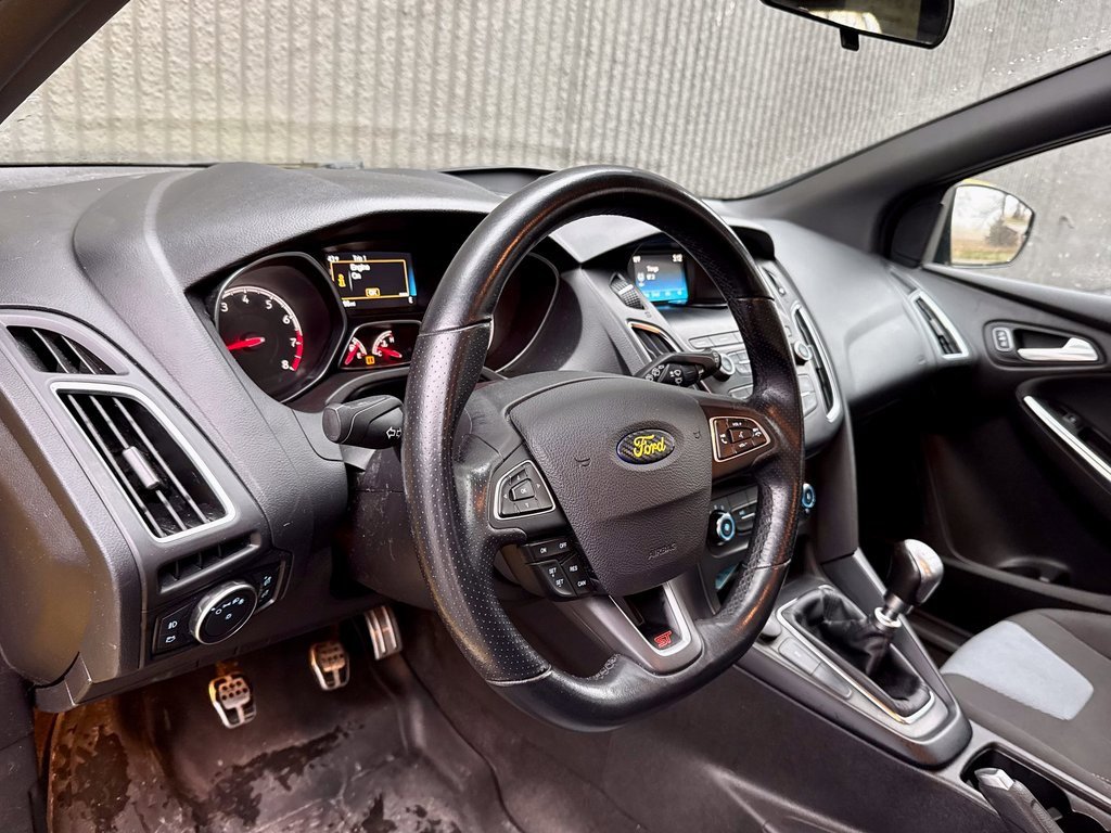 Certified 2018 Ford Focus ST image 9
