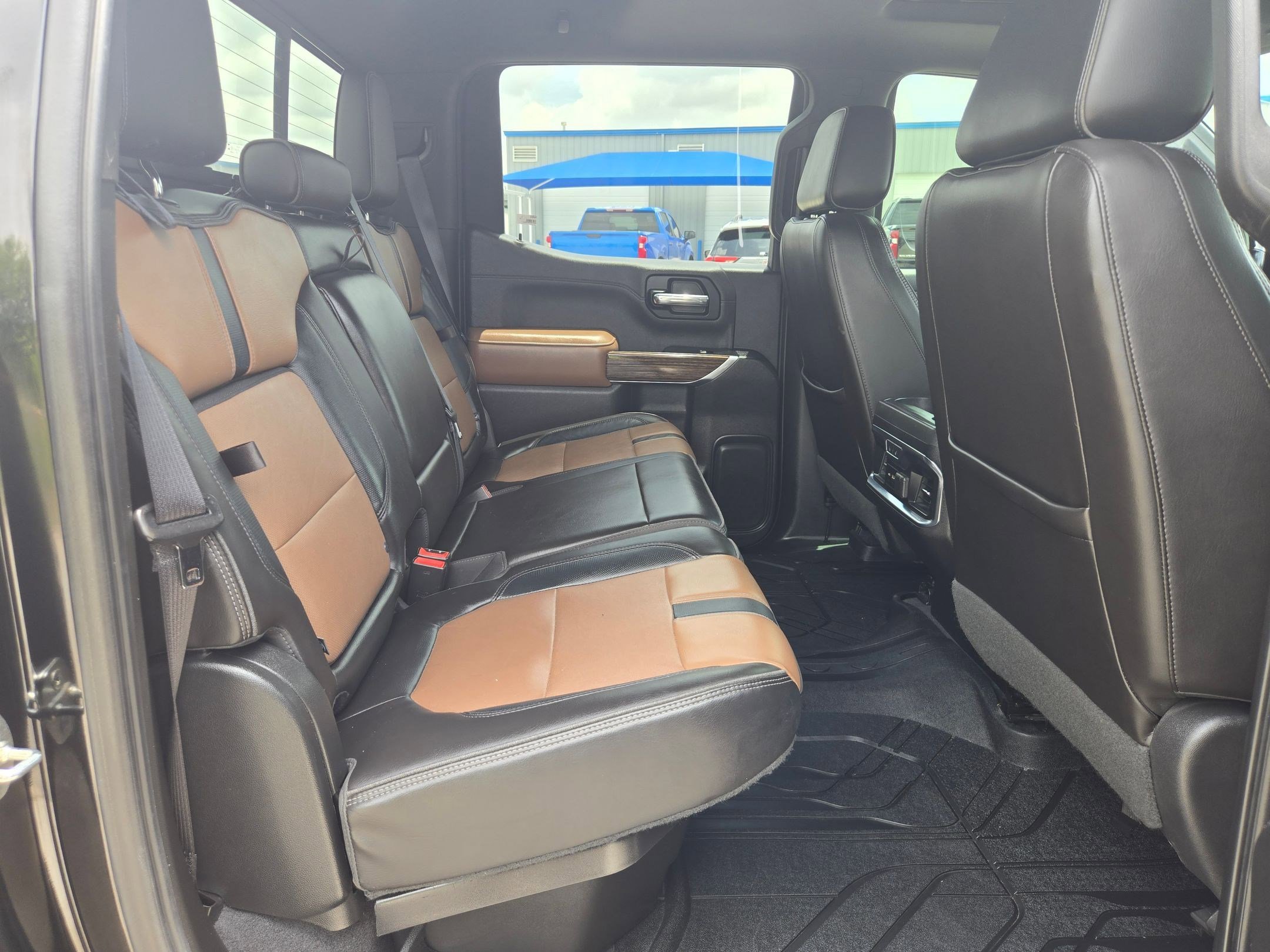Used 2019 Chevrolet Silverado 1500 High Country w/ Technology Package AWD/4WD image 22