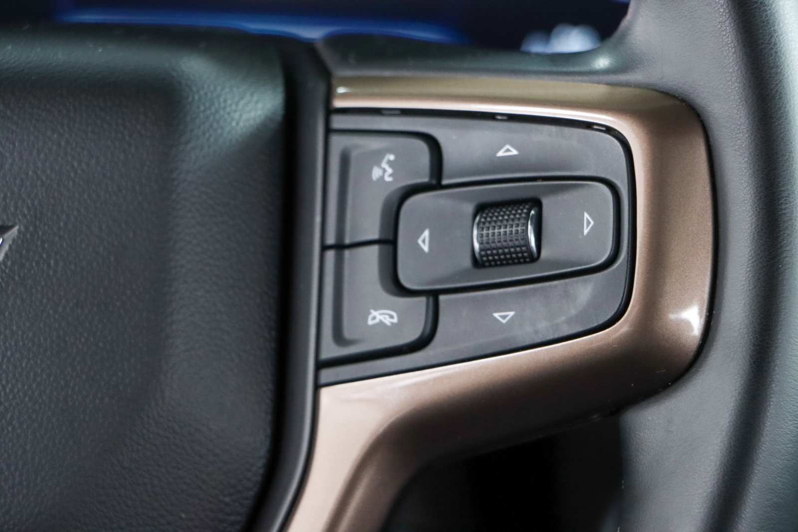 Used 2023 Chevrolet Suburban High Country image 15