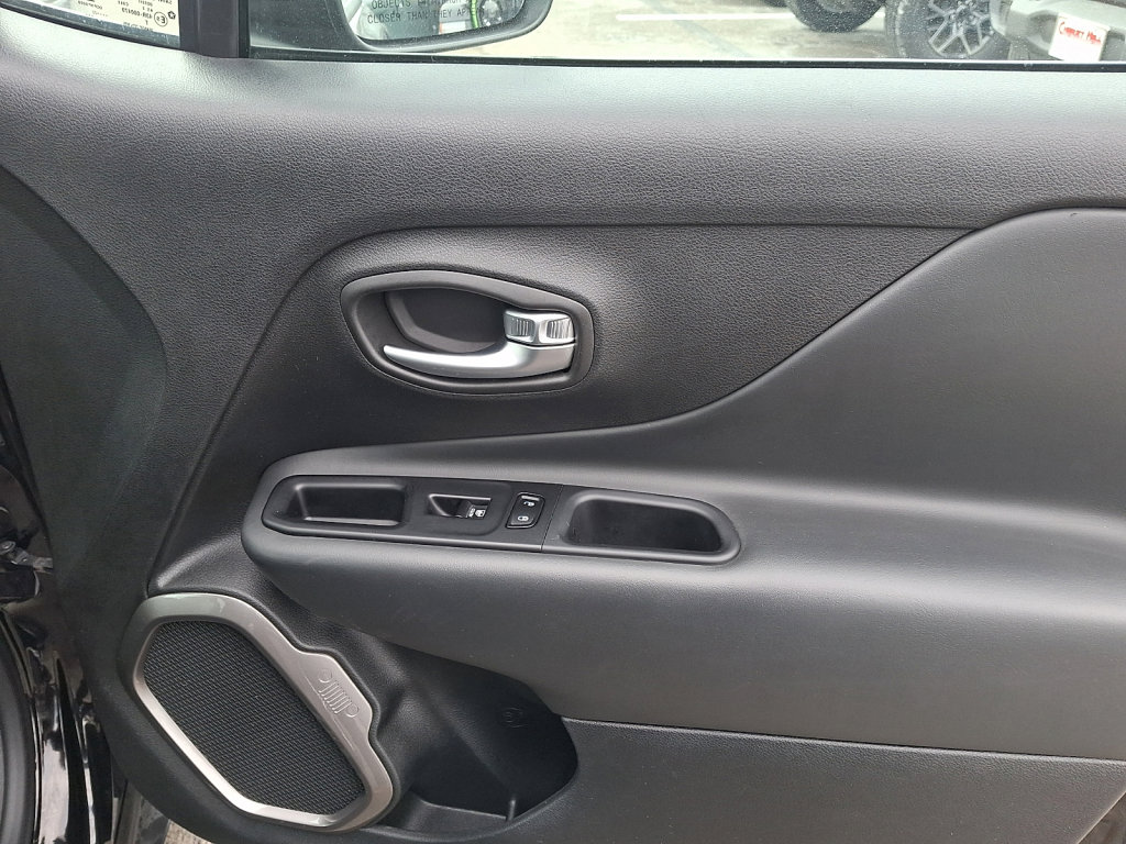 Used 2022 Jeep Renegade Limited image 10