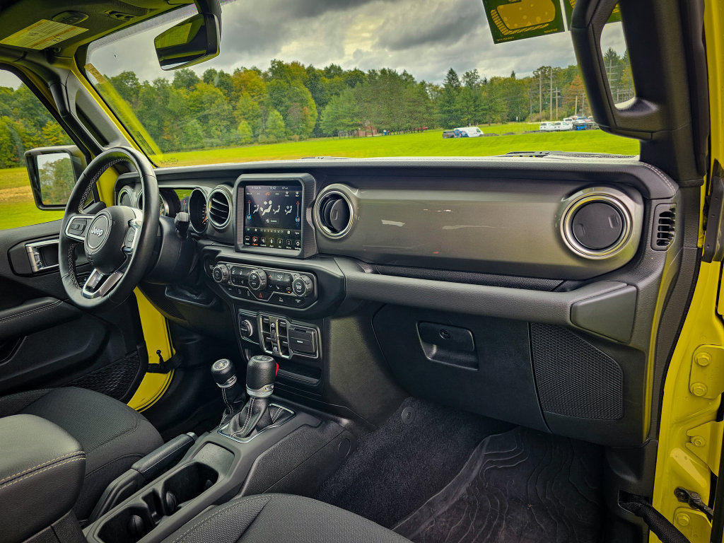 Used 2022 Jeep Wrangler Unlimited Sahara w/ Cold Weather Group AWD/4WD image 42