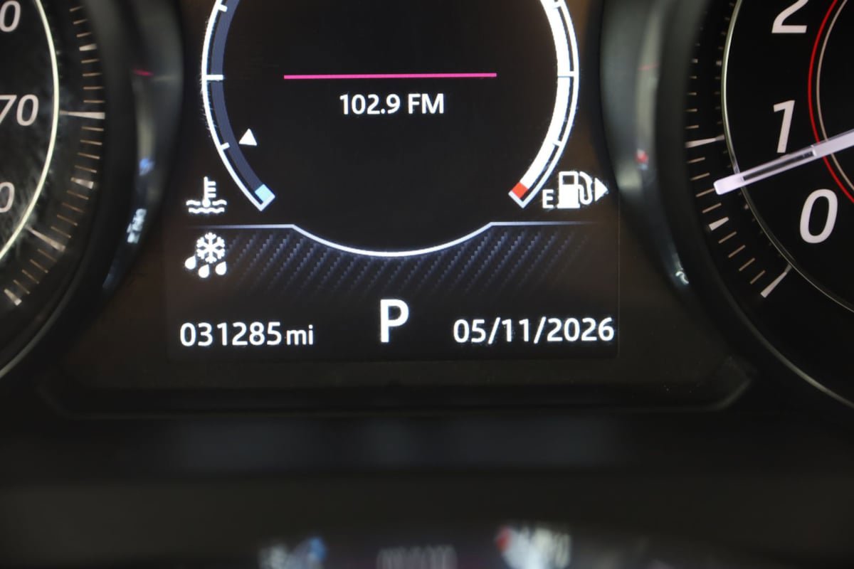 Used 2018 Jaguar F-TYPE R-Dynamic RWD image 57