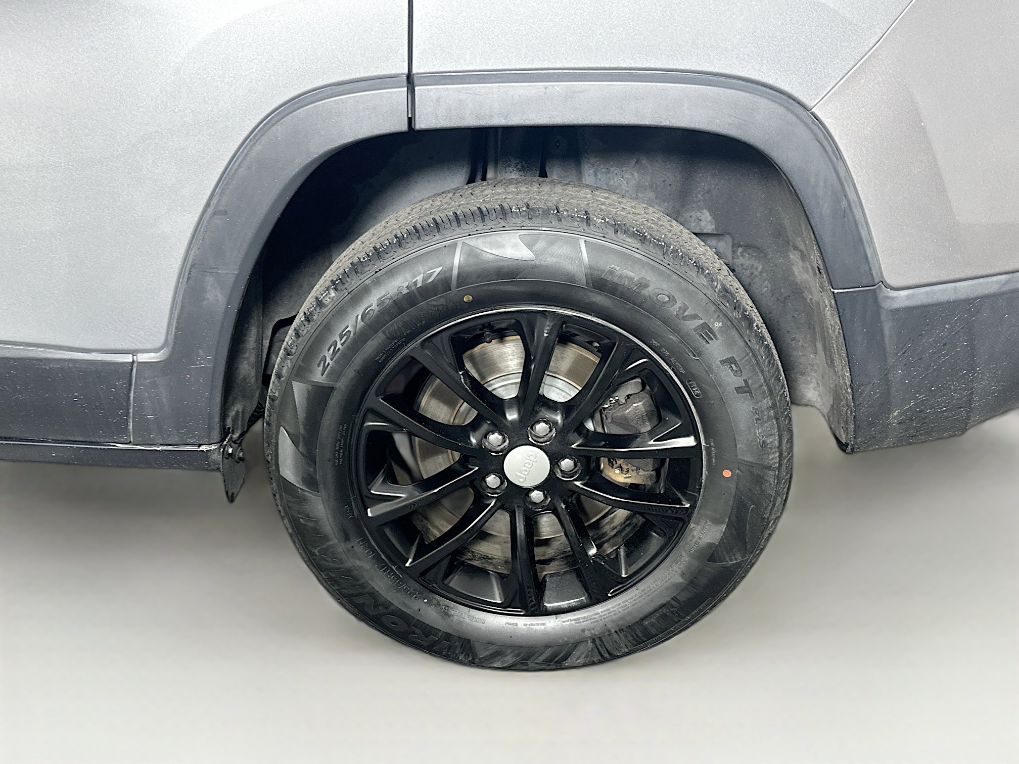 Used 2019 Jeep Cherokee Latitude w/ Popular Appearance Group AWD/4WD image 11