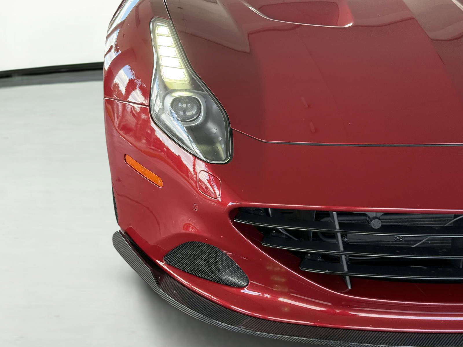 Used 2017 Ferrari California T image 9