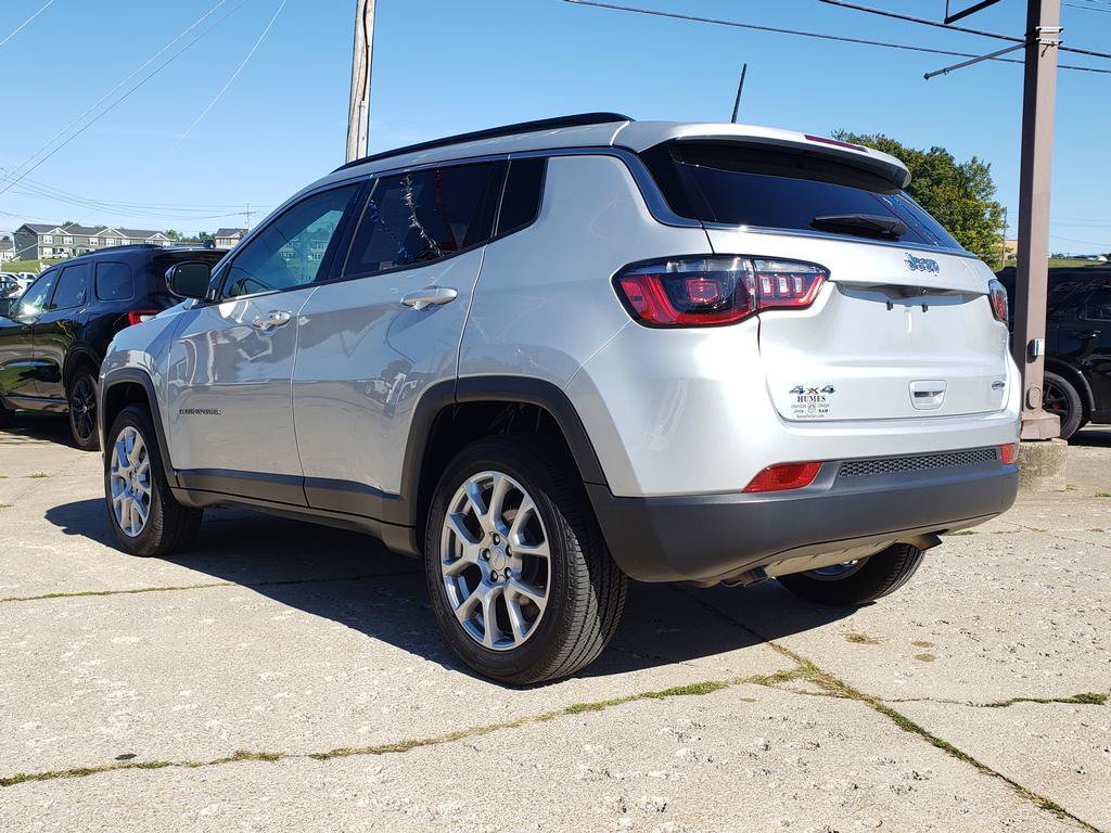 Used 2024 Jeep Compass Latitude AWD/4WD image 6