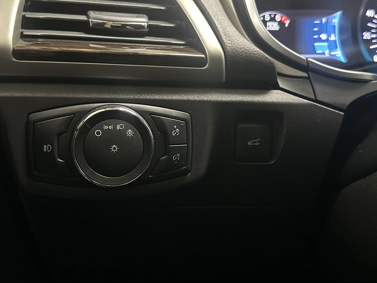 Used 2016 Ford Fusion SE w/ Equipment Group 202A FWD image 44
