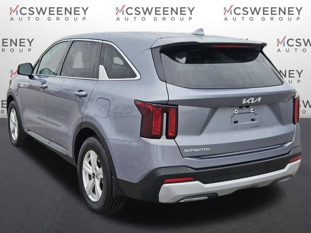 Used 2024 Kia Sorento LX image 3