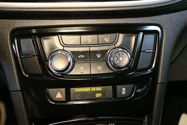 Used 2020 Buick Encore Preferred AWD/4WD image 24