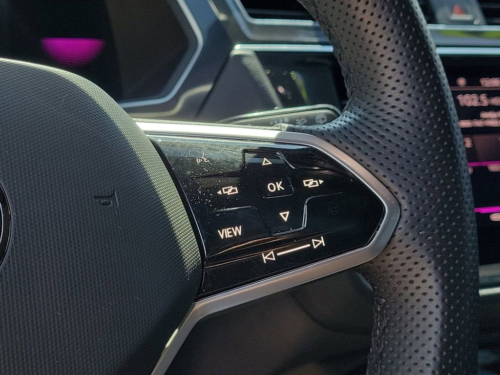 Used 2023 Volkswagen Tiguan SE R-Line image 29