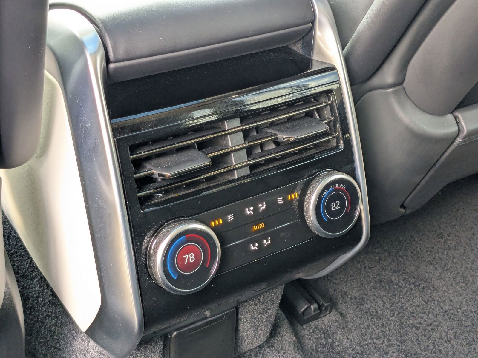 Used 2023 Land Rover Range Rover Long Wheelbase SE image 18