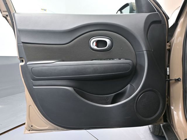 Used 2016 Kia Soul Base image 16