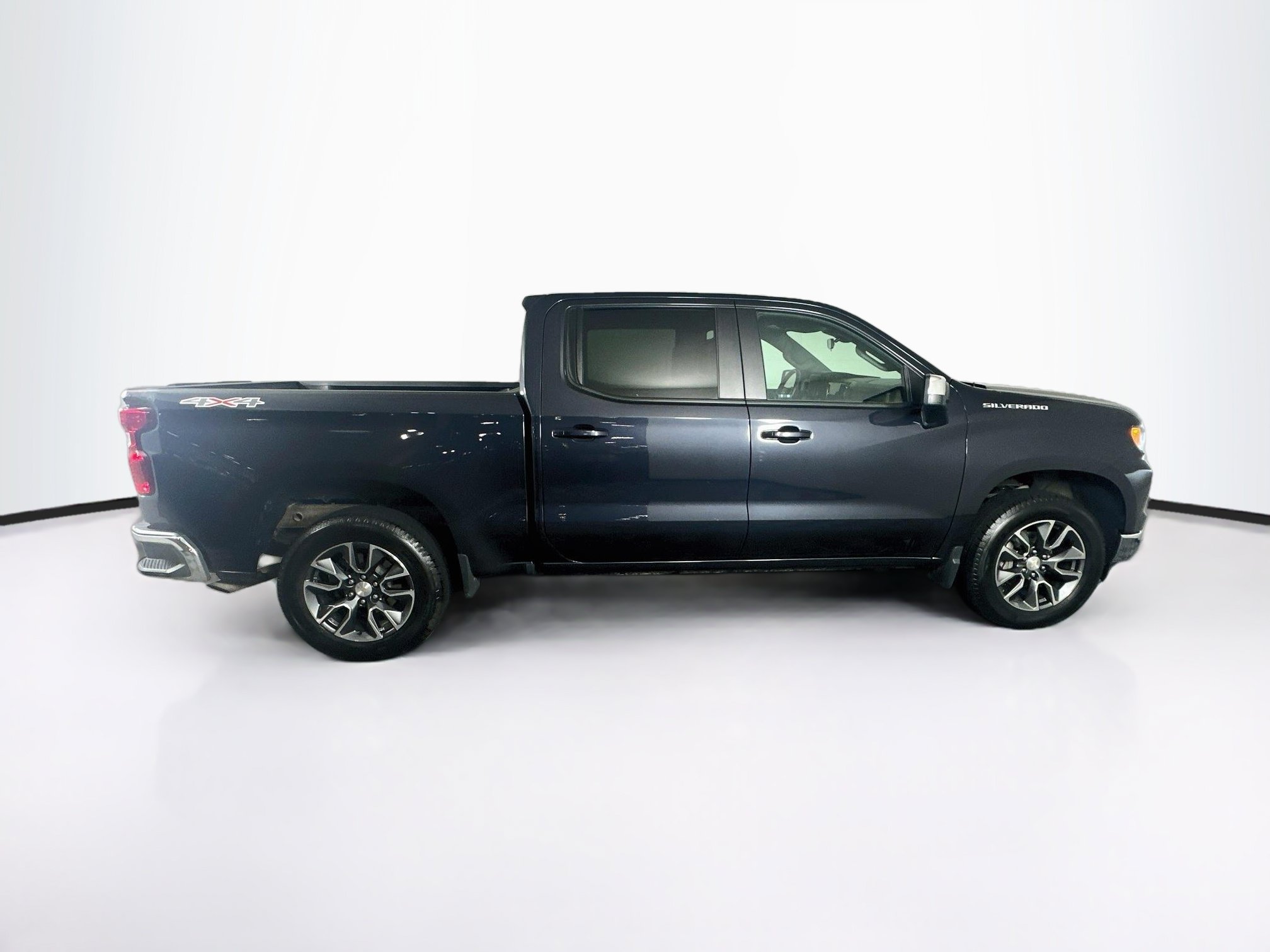 Used 2024 Chevrolet Silverado 1500 LT AWD/4WD image 10