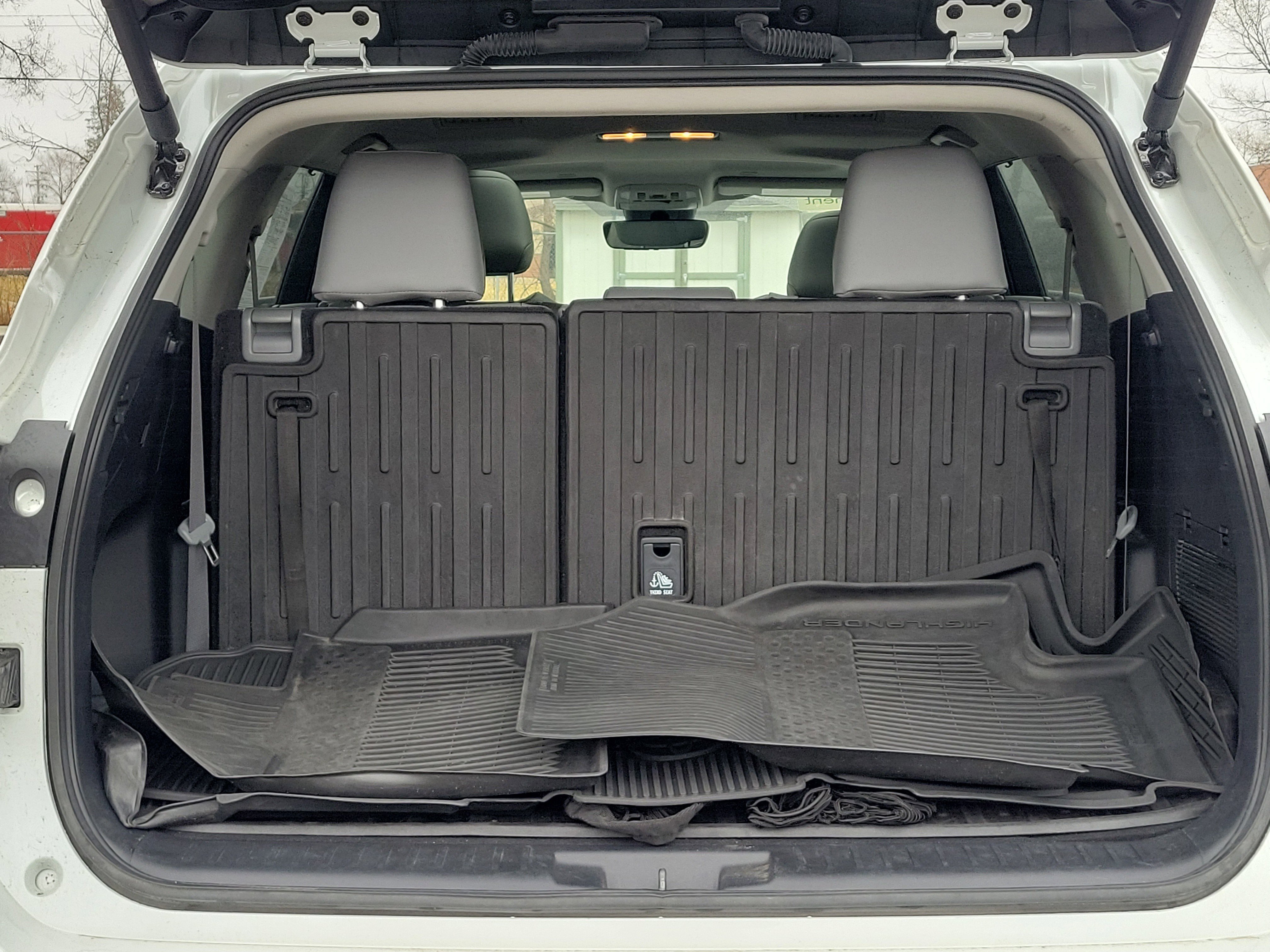 Used 2024 Toyota Highlander XLE image 6