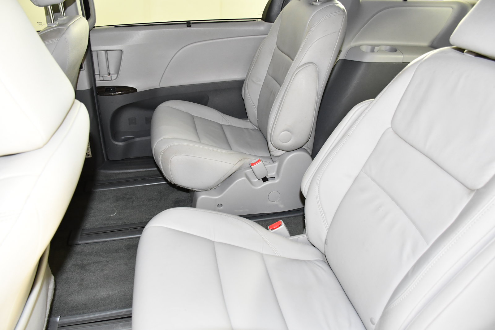 Used 2017 Toyota Sienna XLE Premium AWD/4WD image 45