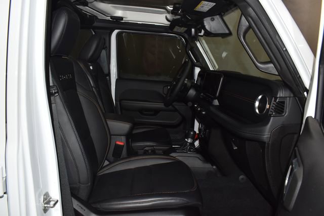 Used 2024 Jeep Wrangler Sahara w/ Technology Group image 28