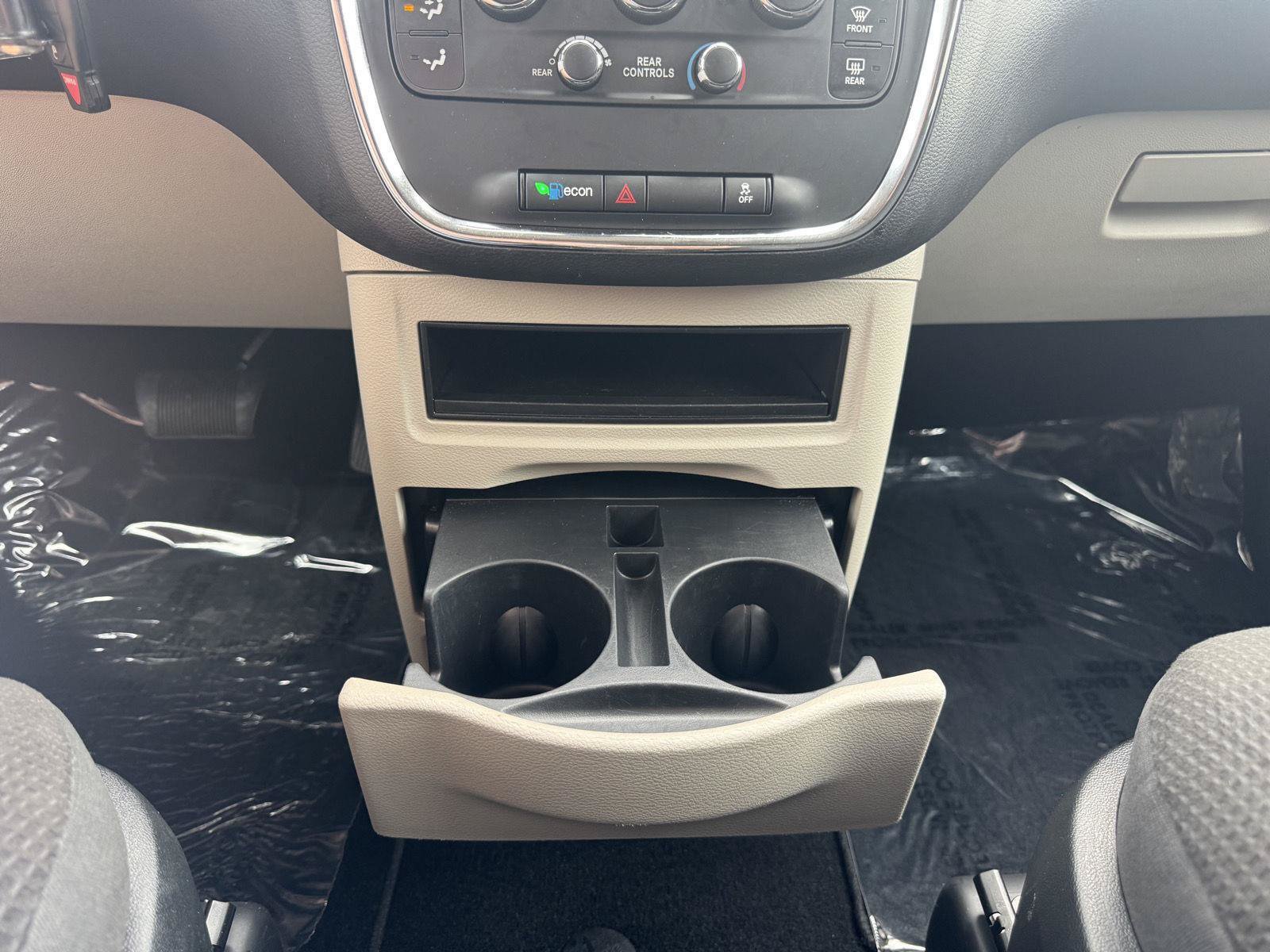 Used 2019 Dodge Grand Caravan SE w/ UConnect Hands-Free Group FWD image 21