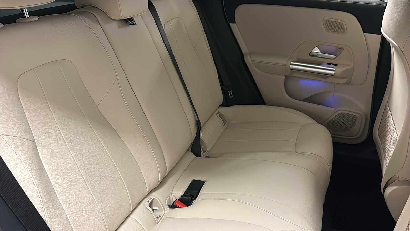 Used 2025 Mercedes-Benz GLA 250 4MATIC image 35