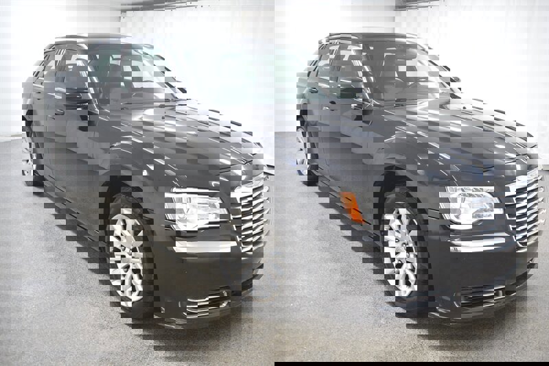 Used 2014 Chrysler 300 Touring RWD image 1