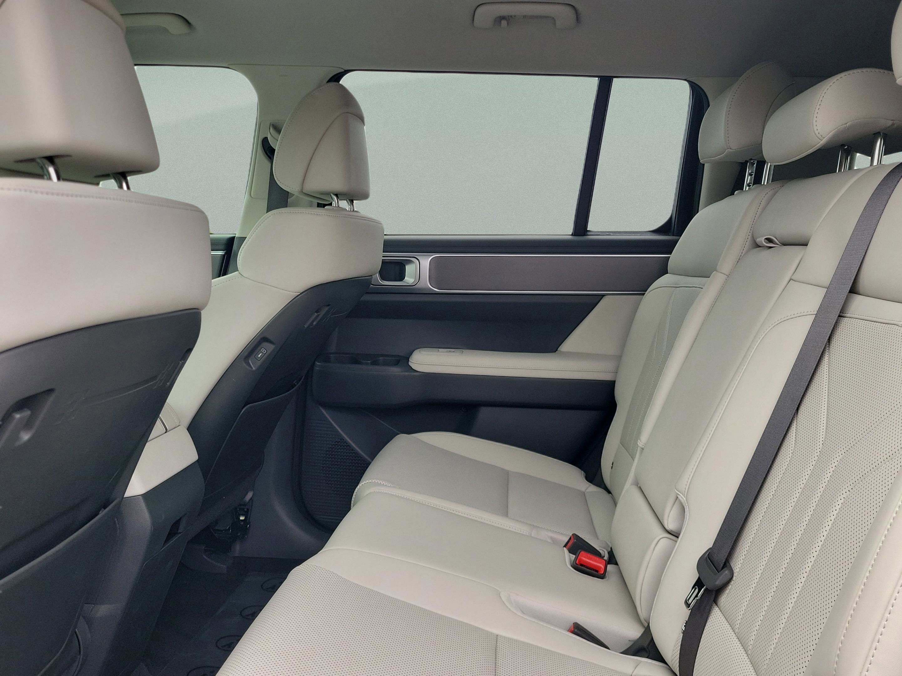 Certified 2025 Hyundai Santa Fe SEL image 12