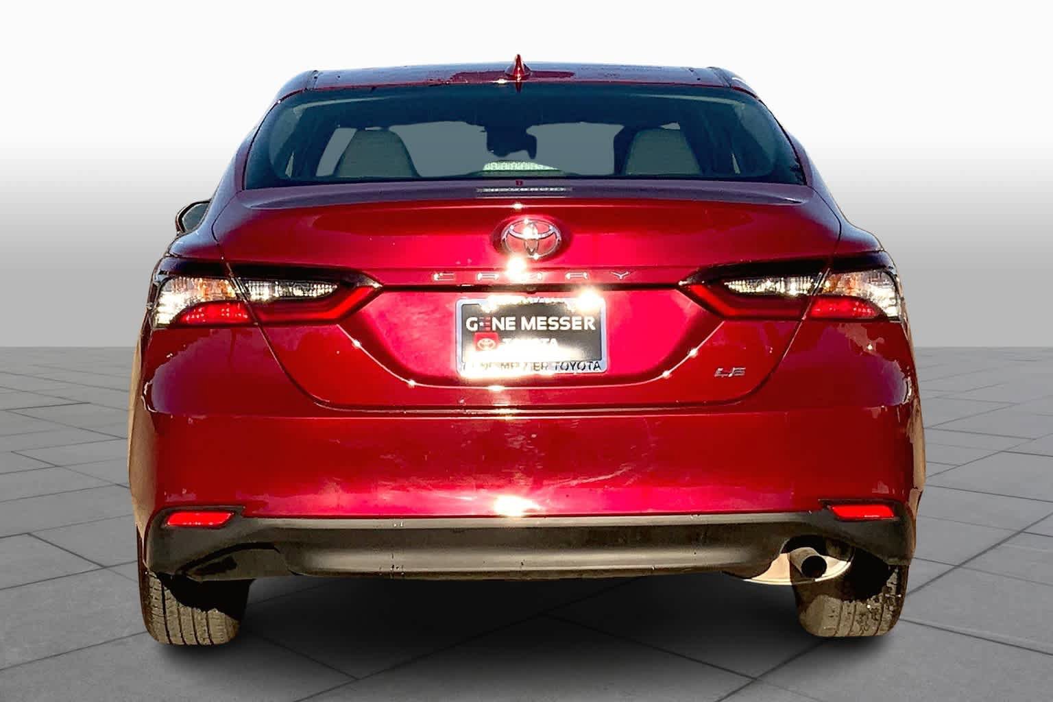 Used 2022 Toyota Camry LE FWD image 5