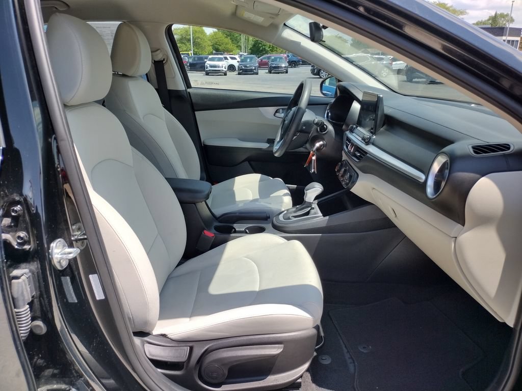 Used 2023 Kia Forte LXS FWD image 9