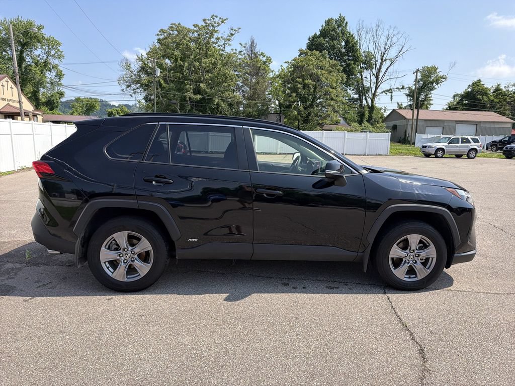 Used 2025 Toyota RAV4 XLE w/ Convenience Package AWD/4WD image 3