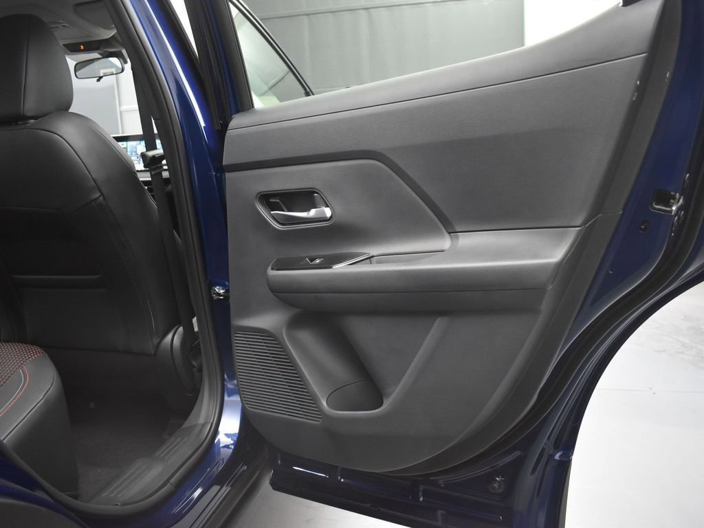 New 2026 Nissan Kicks SR w/ Cold Weather Package image 21